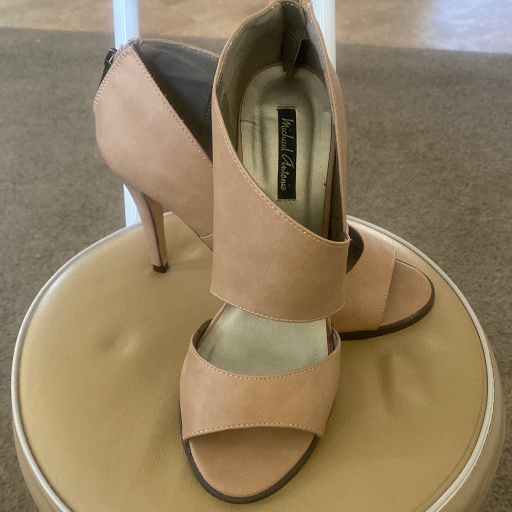 Womens Michael Antonio Sandals (Tan )
